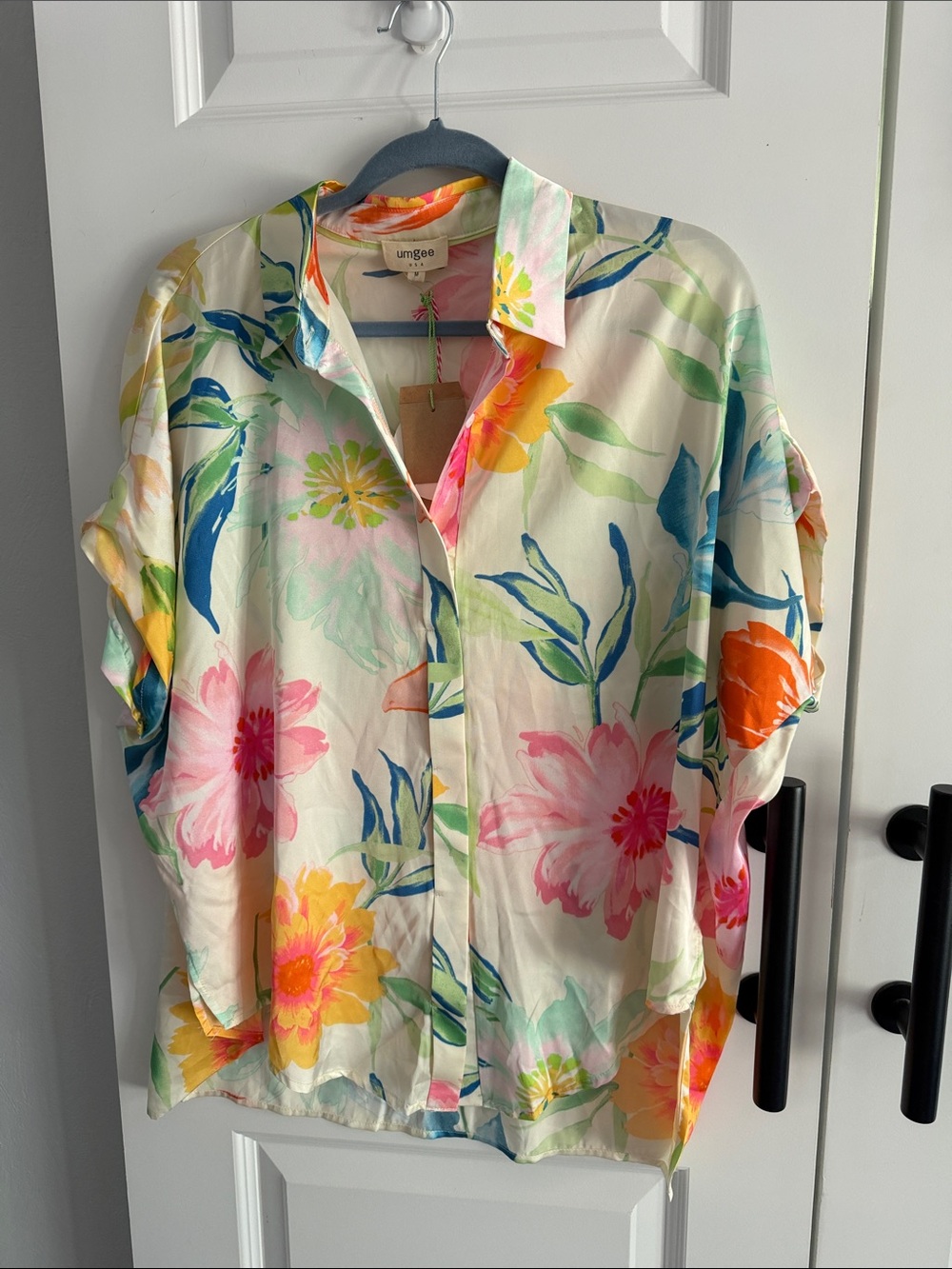 Umgee Cream Floral Short-Sleeve silky satin Button Down Shirt medium